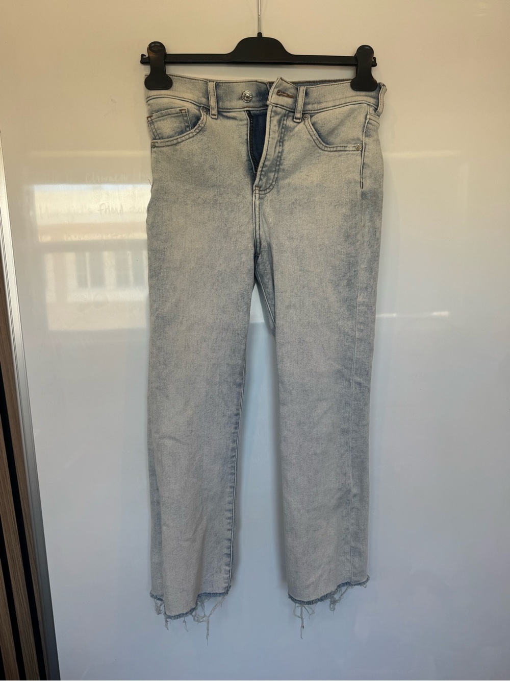 Express Light Wash Cropped Straight Jeans - Pale Blue
